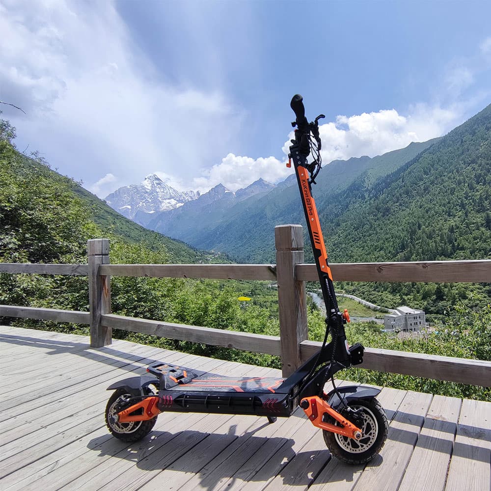 KuKirin G3 Pro Offroad-Elektroroller mit 1200 W*2 Motoren, 23,2 Ah Akku, 80 km Höchstreichweite, 65 km/h Höchstgeschwindigkeit